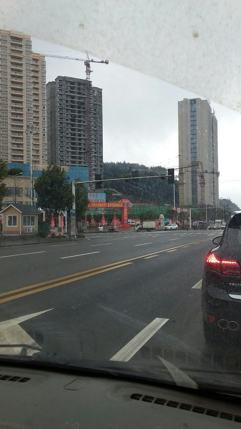 服装界的轻骑兵:梦世坚平服装店引领潮流趋势